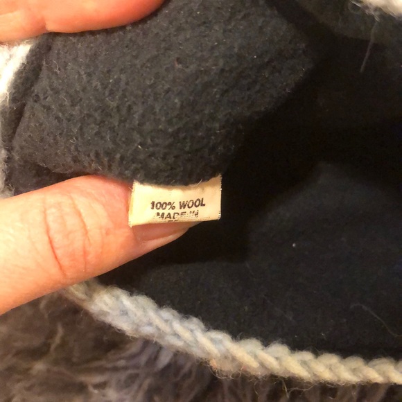 100% Wool Beanie, Beautiful Blue & Brown Design - Picture 2 of 5